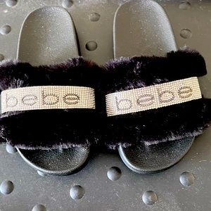NEW! BEBE faux fur black slides. sz6